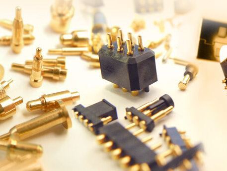 Dab tsi cuam tshuam rau qhov ruaj khov ntawm pogo pin connector?